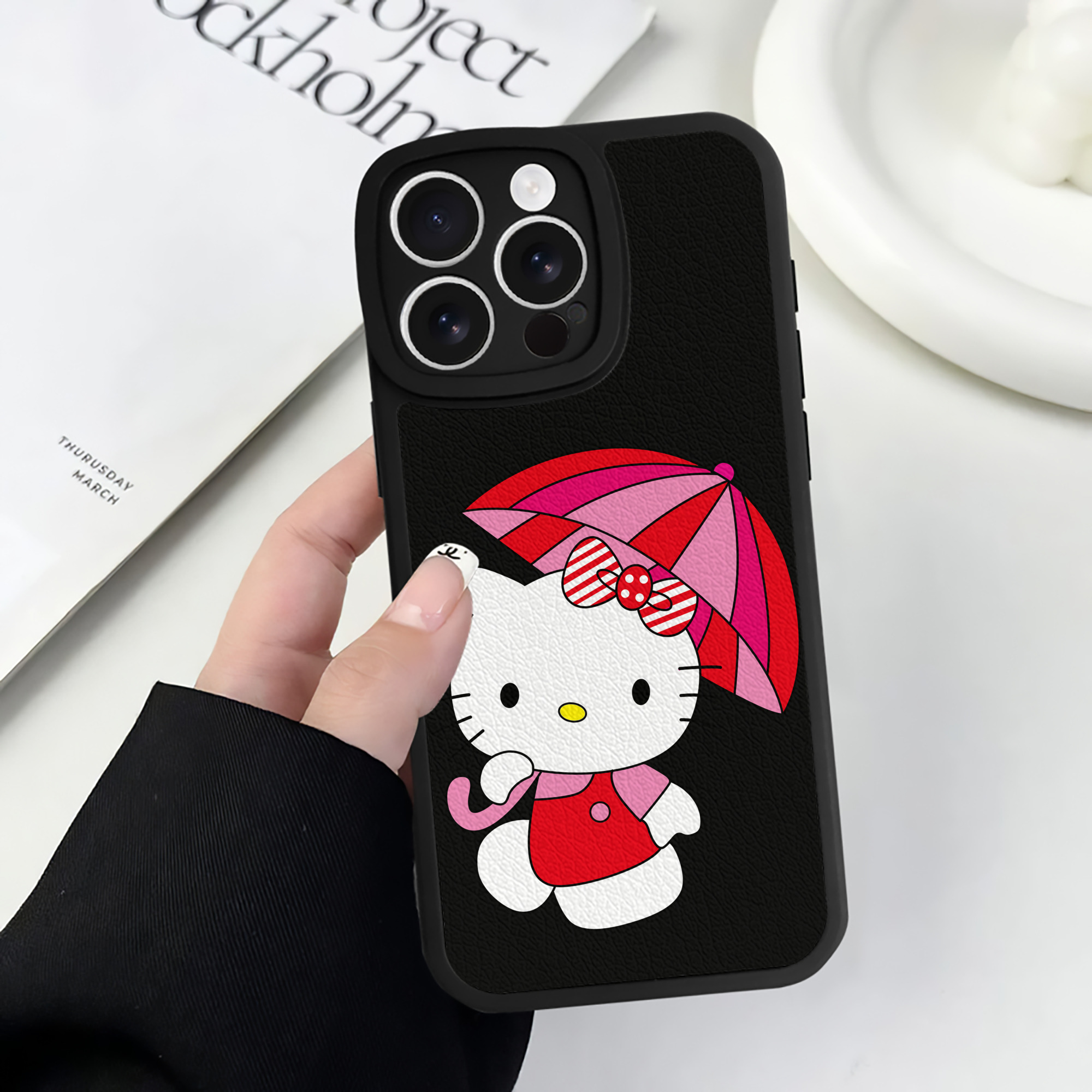 （画像用） Hello Kitty ハローキティ 【iPhone 16シリーズ対応】シリコンスマホケース（レザー調） 材質：シリコン